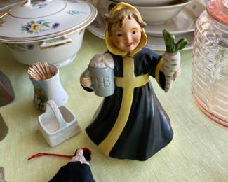 Goebel Munchen Figurine 