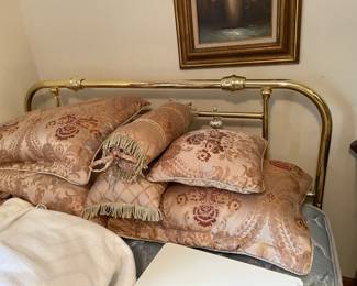 queen bed w/brass headboard