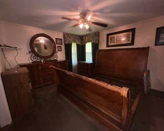 Solid wood King Size Bedroom Set $900
King Bed
Dresser with mirror
Nightstand