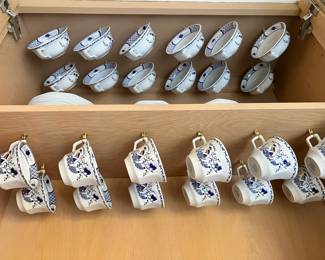 Georgetown Collection by Wedgwood with Volendam Pattern Serving Bowl, Tureen and Teacups
