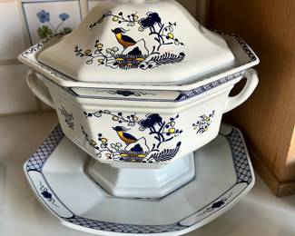 Georgetown Collection by Wedgwood with Volendam Pattern Serving Bowl, Tureen and Teacups

