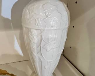 1996 Wedgwood "Classic Garden" White Vase with Grape Leaf Pattern