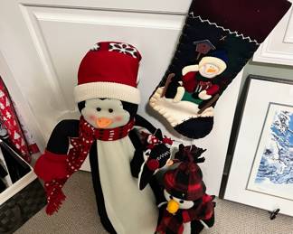 Penguin Mom with Baby Plush Decor