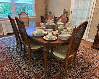 Thomasville Dining Table w/ 2 Leaves and 6 Chairs, Oriental Carpet