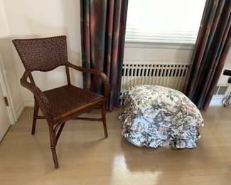 Chair, Pillows