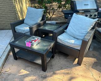 Set of Wicker chairs and end table, coffee table like new!