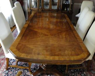 Heritage Furniture Dining Room, table, hutch and bar