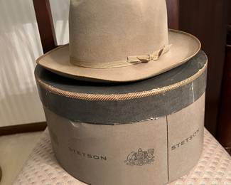 VTG Men’s Stetson Stratoliner Men’s Hat Light Tan Excellent Condition with Box 