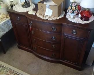 Drexel Georgian style mahogany side cabinet/server.