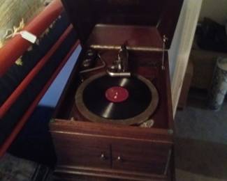 Victrola early 1900's mahogany. Great buy!