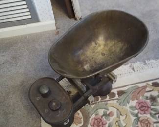 Vintage Avery shop/potato scales with weights