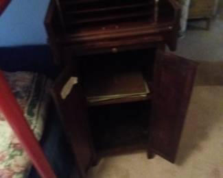 Early 1900's  Victrola  record player and stand. Works great!
