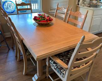 Light Wood Dining Table w/6 chairs & 2 pull out leaves
