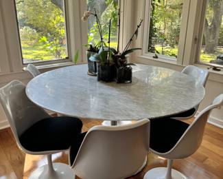 Round Dining table and swivel chairs