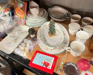 Pfaltzgraff  "Winterberry"  24 pieces