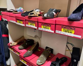 Women's Vaneli Shoes (Between 8.5-9.5)