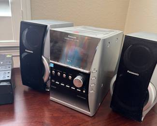 Panasonic CD player with speakers