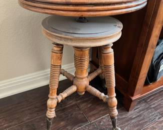 Claw and ball Piano stool