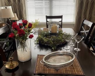                          Decorative table accessories