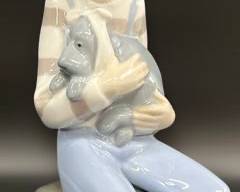 Fine NAO BY LLADRO Friend In Need 1050 Porcelain Figurine
