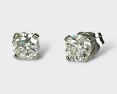 Fine Approx. 0.40cttw Diamond Stud 4-prong Earrings in 14k White Gold.