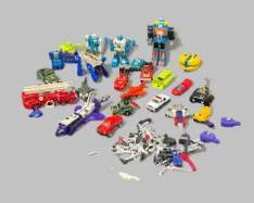 Large lot of vintage 90s Transformers Complete and extra Pieces