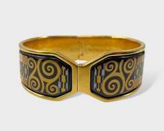 Frey Willie Gold Toned Enamel Clip Hinged Bracelet Costume