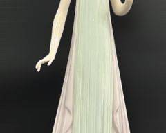 Fine LLADRO The Debutante 1431 Porcelain Figurine