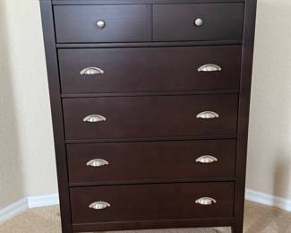 Vaughan Bassett Dark Roast 5 Drawer Bachelors Chest