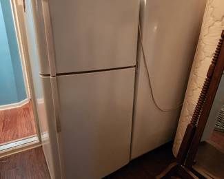 Refrigerator and upright freezer