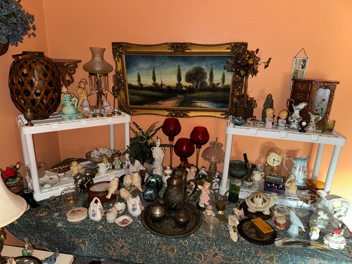 VINTAGE AND ANTIQUE ITEMS 