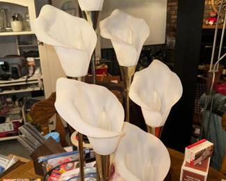 TULIP LAMP