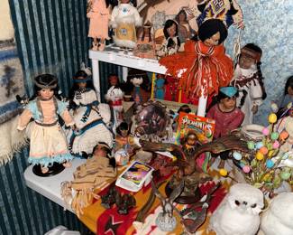 LOTS OF DOLLS 