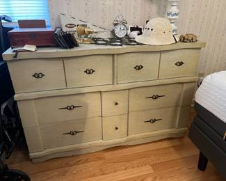 VINTAGE DRESSER