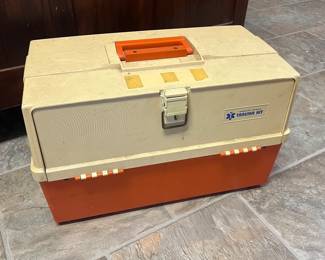 VINTAGE FIRST AID BOX