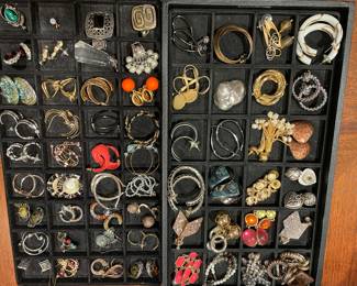 Costume jewelry - earrings