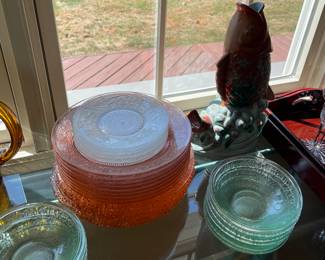 Glass plates (pink, green, and clear)