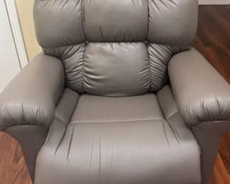 LEATHER GOLDEN Maxi-COMFORT Cloud Lift Chair Recliner by Golden Technologies