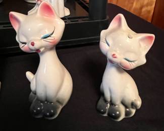 siamese cat salt and pepper