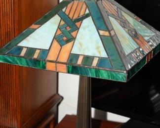 Tiffany style table lamp