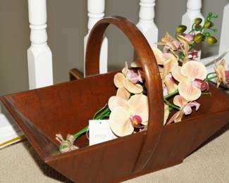 Carved wood basket with handle