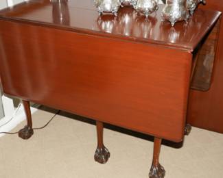 Double drop leaf footed table