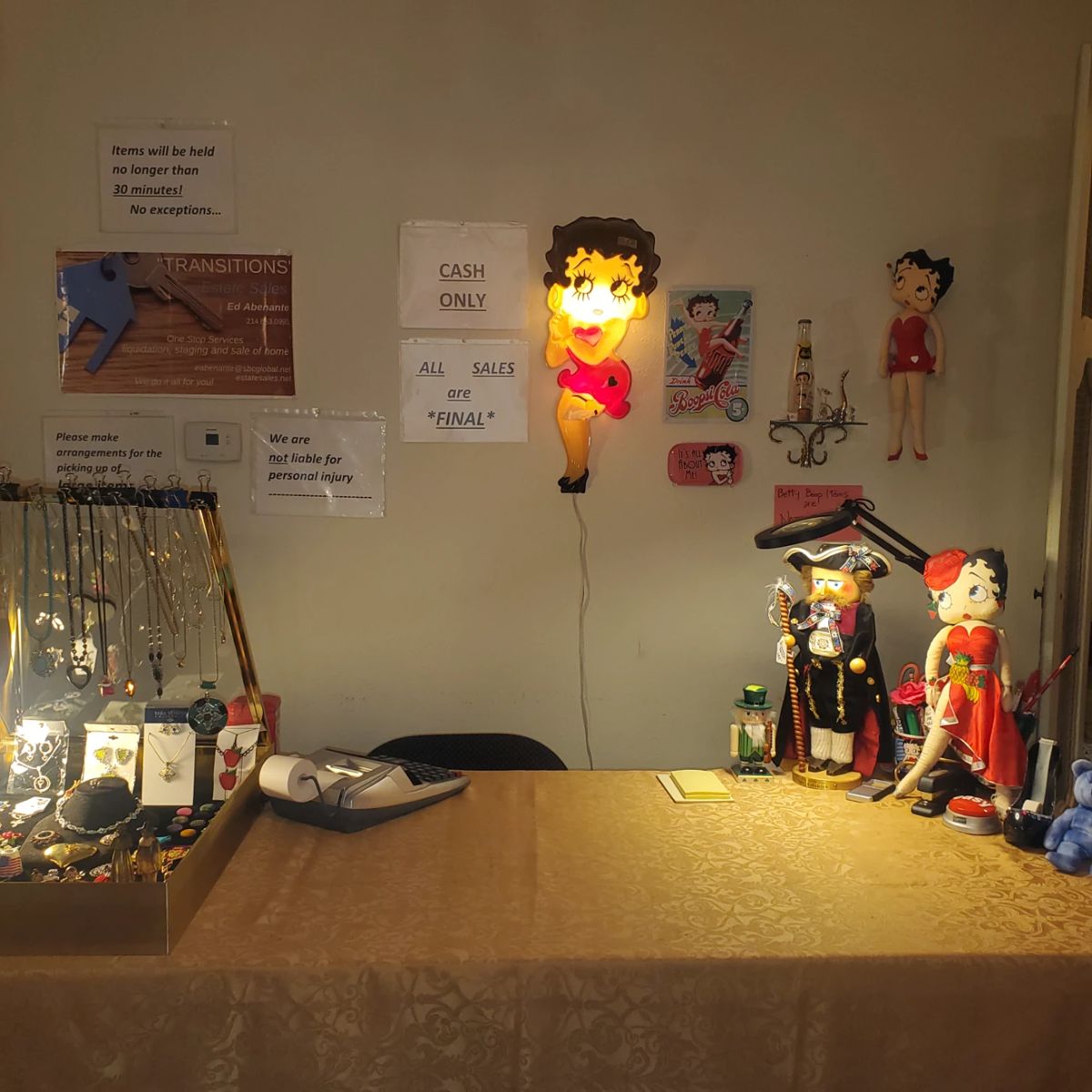       *** BETTY BOOP ITEMS ARE NOT FOR SALE ***