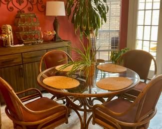 Rotten round glass top table 4 chairs with Casters