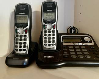 Uniden Cordless Phone w/ Digital Answering Machine & AC Adapter & 2 Cordless Handset Phones & Charger Cradle Base Stand