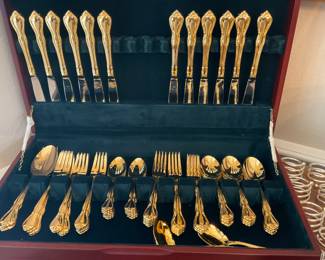 Go to Flatwear, 12 Piece place, setting with serving pieces