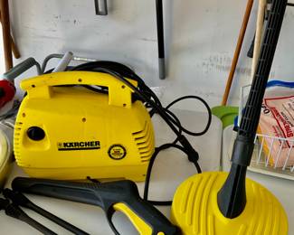Karcher pressure washer with two wands  and one hose stick