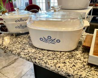 Many Corningware dishes to choose from great condition 