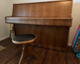 Uebel Lechlieter Upright Piano