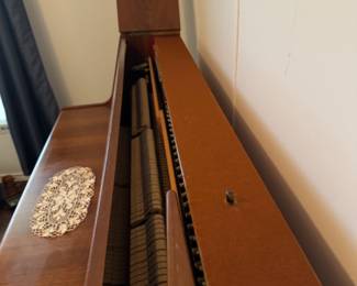Uebel Lechlieter Upright Piano